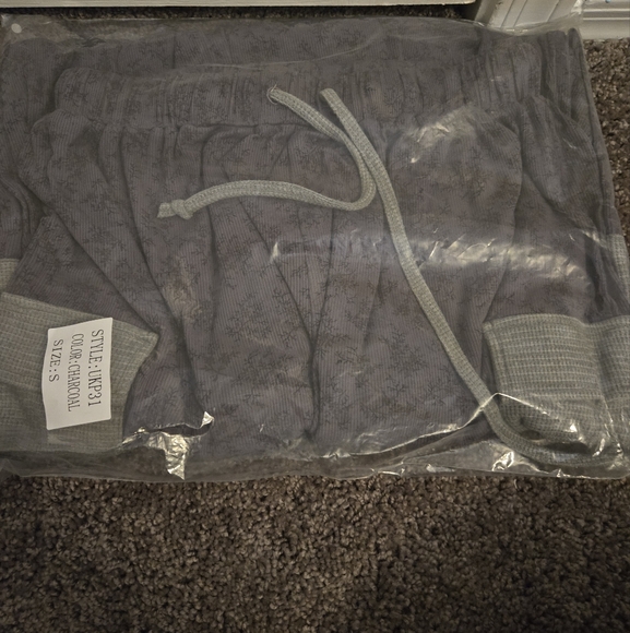 POL floral joggers - Picture 4 of 4